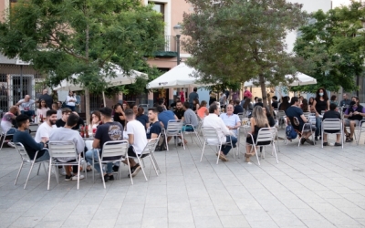 Una terrassa plena de gent | Roger Benet